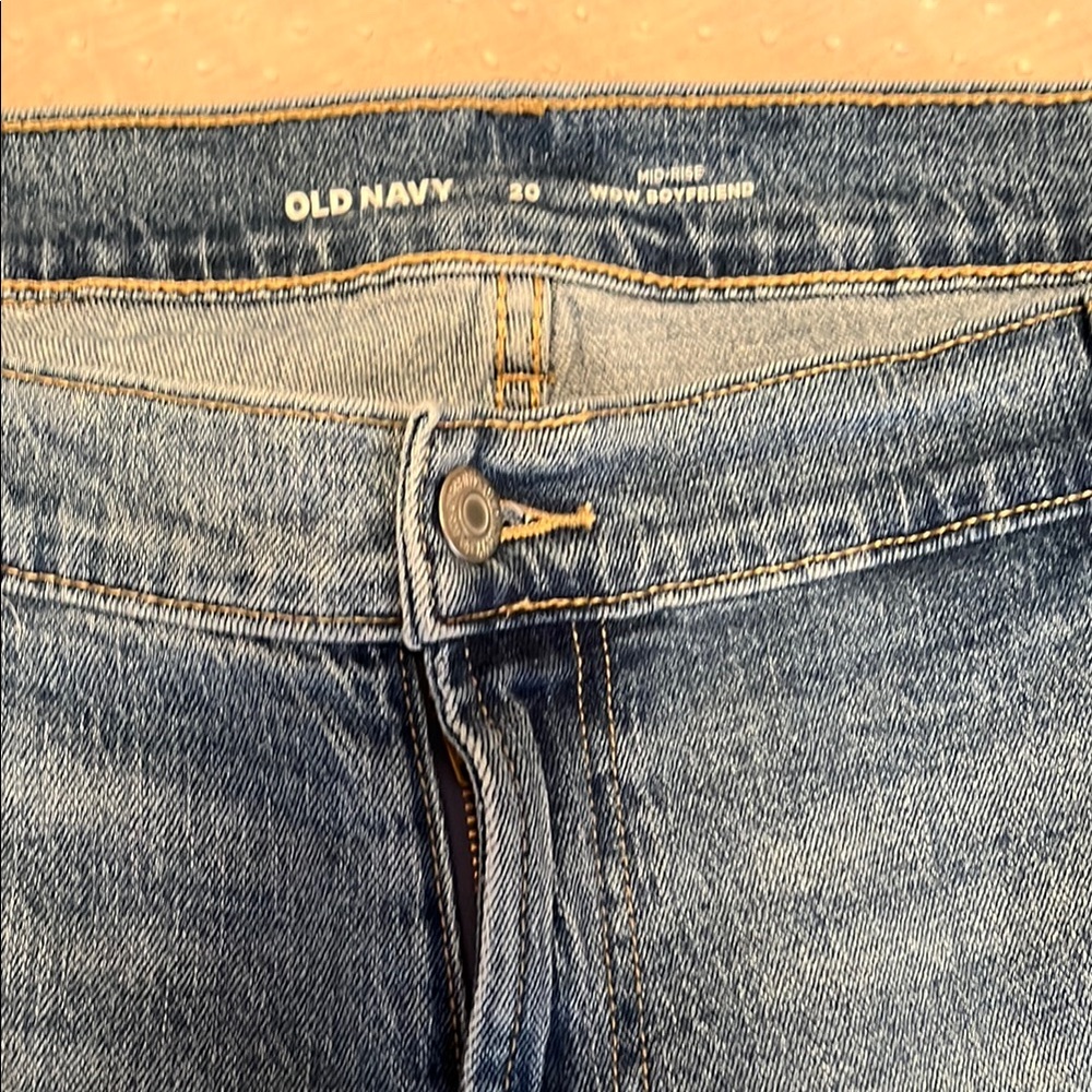Old Navy Mid-rise Wow Boyfriend Jeans